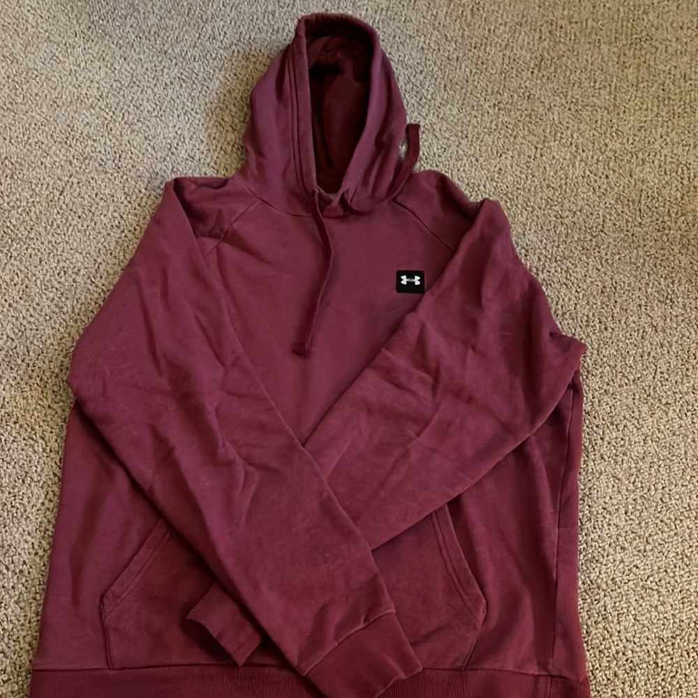 Men’s size med maroon under armor sweatshirt.